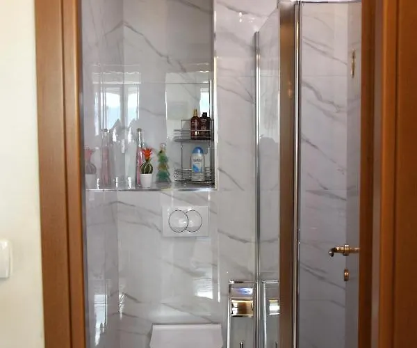 Luxurious Majda, 2 Bathrooms And Free Parking Lägenhet *