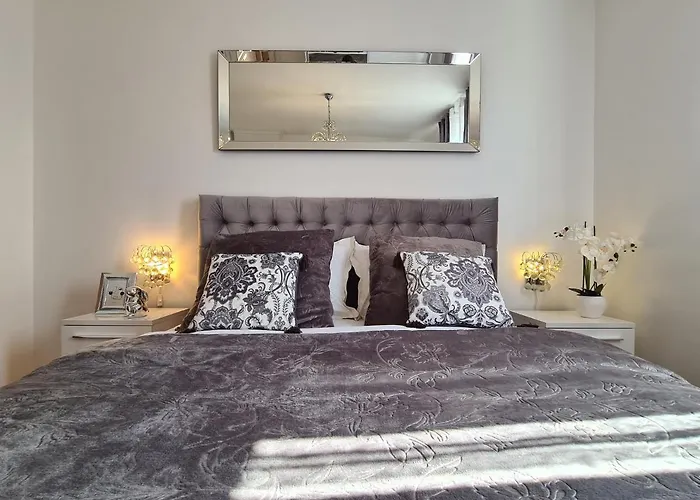 Luxurious Majda, 2 Bathrooms And Free Parking Lägenhet