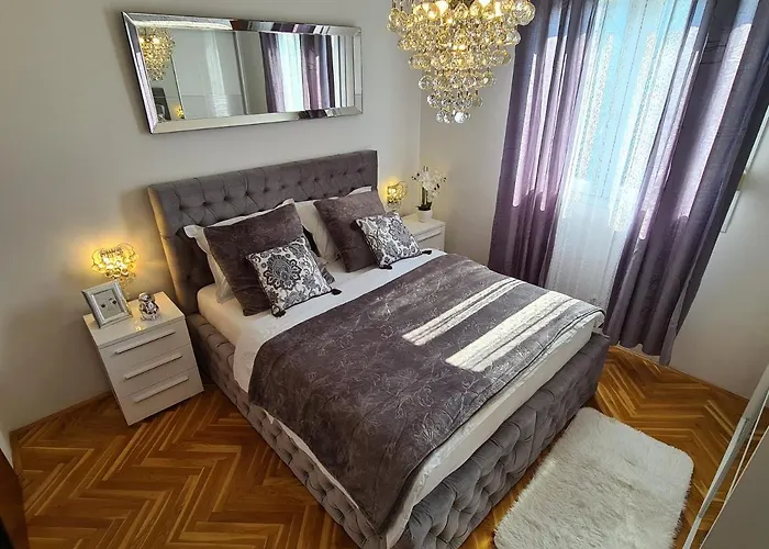 Luxurious Majda, 2 Bathrooms And Free Parking Lägenhet *