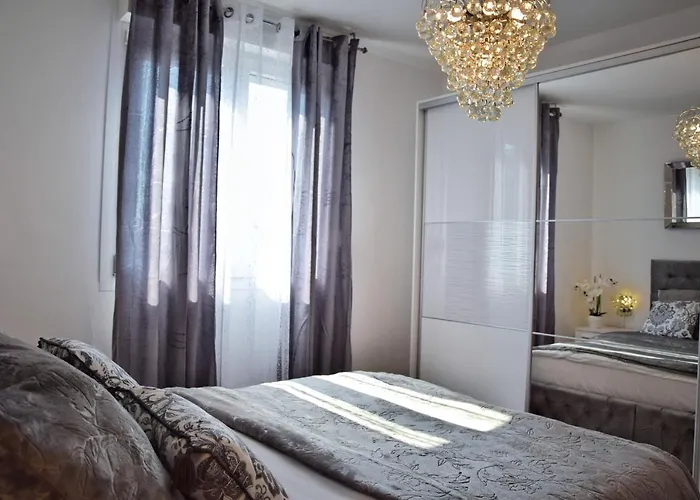 Lägenhet Luxurious Majda, 2 Bathrooms And Free Parking