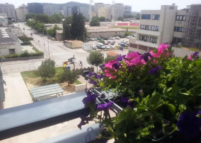 Luxurious Majda, 2 Bathrooms And Free Parking *