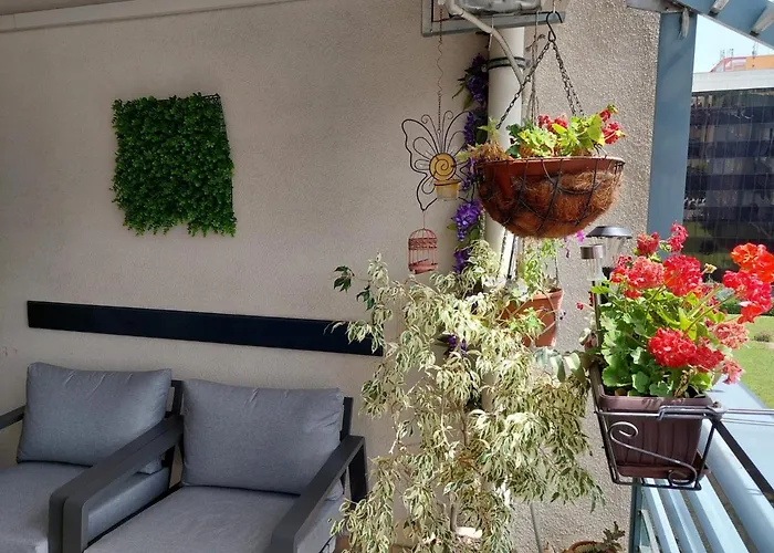 Luxurious Majda, 2 Bathrooms And Free Parking Lägenhet *