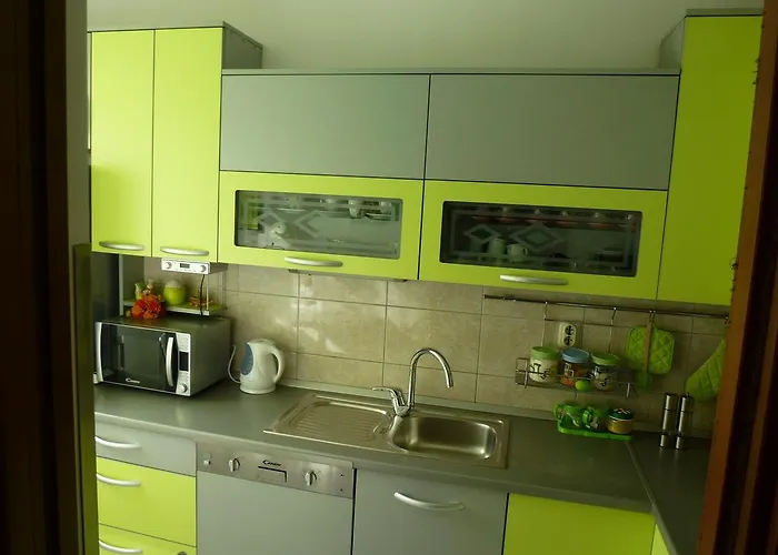 Luxurious Majda, 2 Bathrooms And Free Parking Lägenhet *