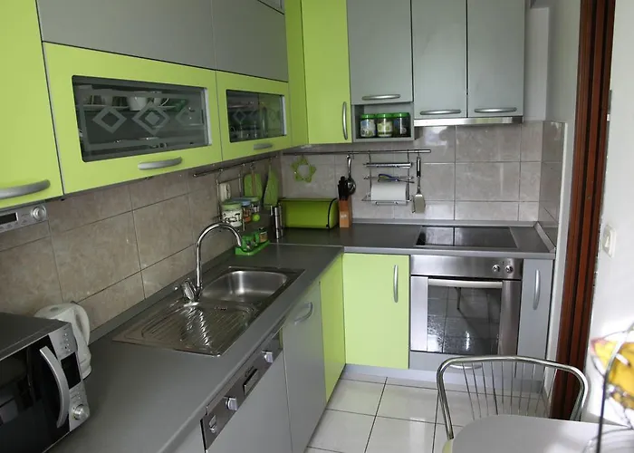 Luxurious Majda, 2 Bathrooms And Free Parking Lägenhet