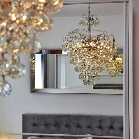 Daire Luxurious Majda, 2 Bathrooms And Free Parking