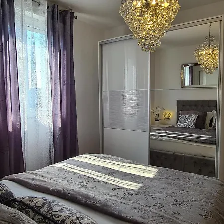 Daire Luxurious Majda, 2 Bathrooms And Free Parking