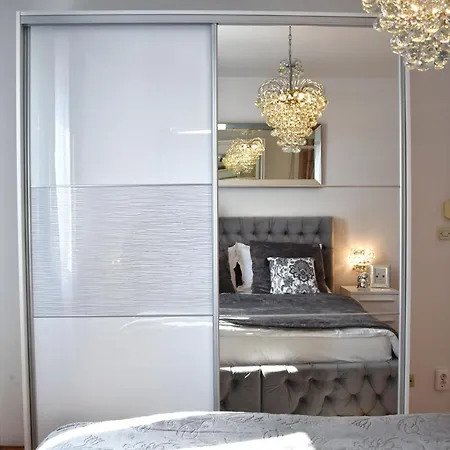 Luxurious Majda, 2 Bathrooms And Free Parking Σπλιτ