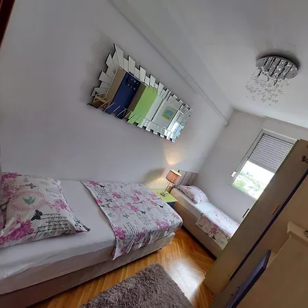 Daire Luxurious Majda, 2 Bathrooms And Free Parking *