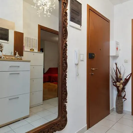 Daire Luxurious Majda, 2 Bathrooms And Free Parking *